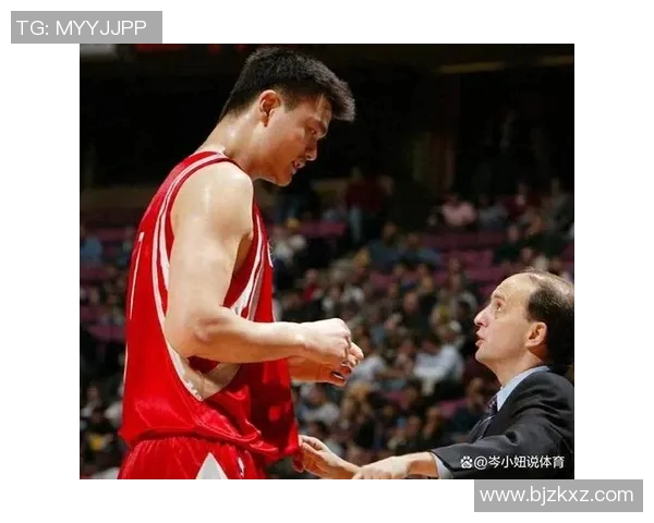 姚明在NBA生涯中扣过的传奇球员盘点与精彩瞬间回顾