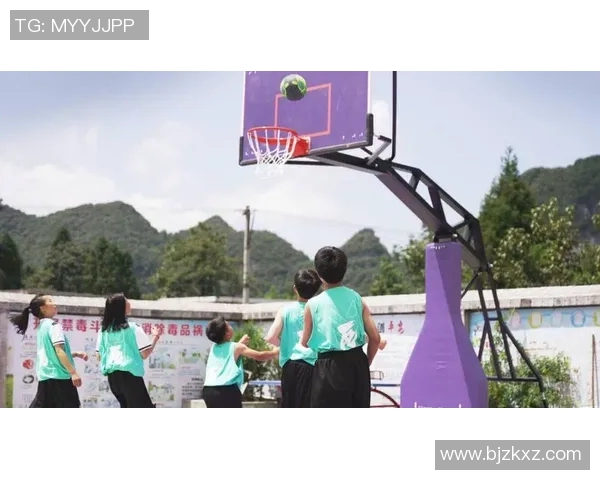 姚明走进中学课堂与学生分享篮球梦想与人生经验